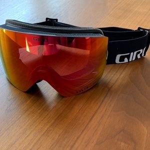 Giro Vivid Contour Ski / Snowboard Goggles - Optics by Zeiss